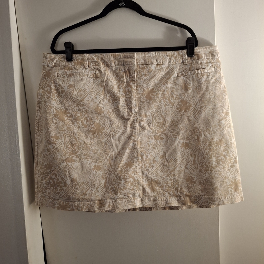 Coral Bay Women's Floral Beige And White Skort